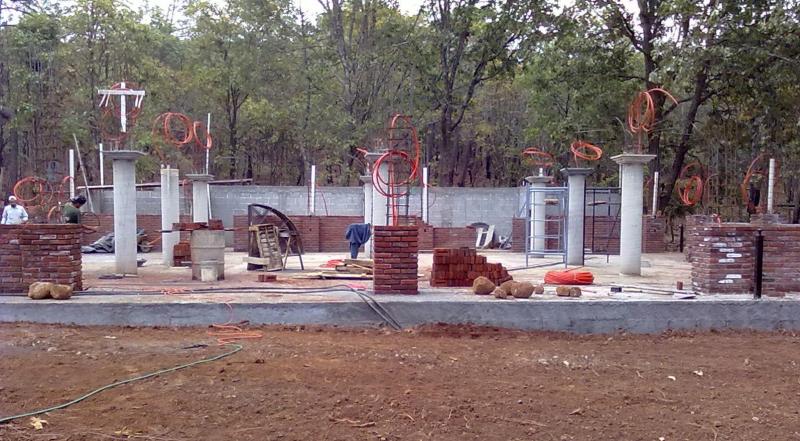 Erecting concrete columns